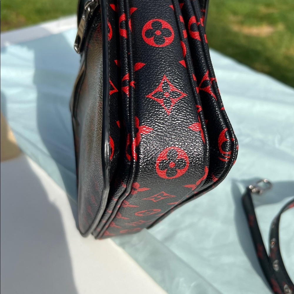Louis Vuitton limited edition Monogram Infrarouge Pochette Metis bag. - Picture 5 of 11